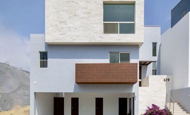 Casa en venta en carretera nacional / Laderas de Caranday