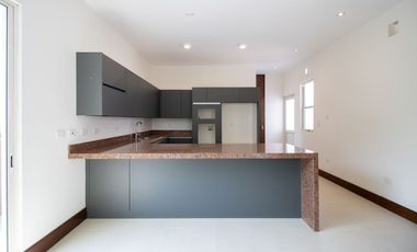 Casa en venta en carretera nacional / Laderas de Caranday