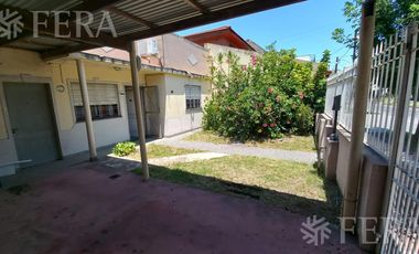 Venta de casa de 3 ambientes con cochera en Wilde