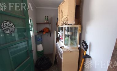 Venta de casa de 3 ambientes con cochera en Wilde