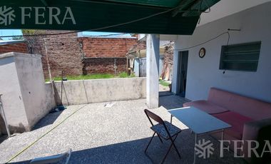 Venta de casa de 3 ambientes con cochera en Wilde