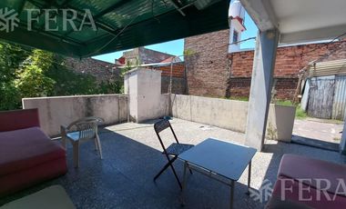 Venta de casa de 3 ambientes con cochera en Wilde