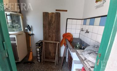 Venta de casa de 3 ambientes con cochera en Wilde
