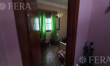 Venta de casa de 3 ambientes con cochera en Wilde
