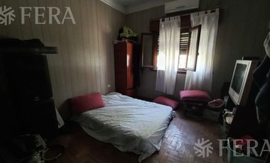 Venta de casa de 3 ambientes con cochera en Wilde