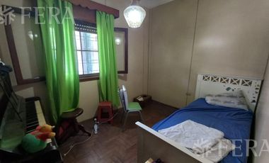 Venta de casa de 3 ambientes con cochera en Wilde