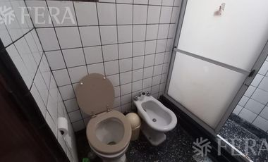Venta de casa de 3 ambientes con cochera en Wilde