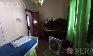 Venta de casa de 3 ambientes con cochera en Wilde