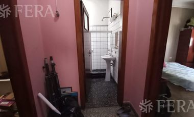 Venta de casa de 3 ambientes con cochera en Wilde