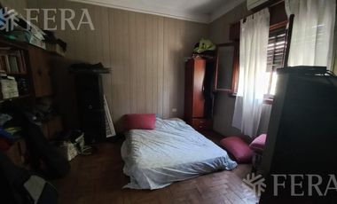 Venta de casa de 3 ambientes con cochera en Wilde