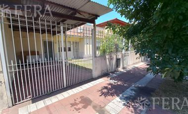 Venta de casa de 3 ambientes con cochera en Wilde