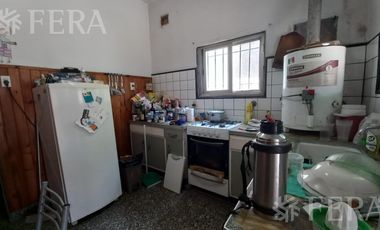 Venta de casa de 3 ambientes con cochera en Wilde