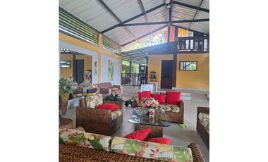 Finca de 3.000m2 con piscina en venta La Buitrera Palmira Valle