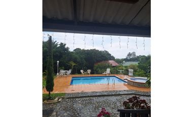 Finca de 3.000m2 con piscina en venta La Buitrera Palmira Valle