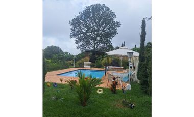 Finca de 3.000m2 con piscina en venta La Buitrera Palmira Valle