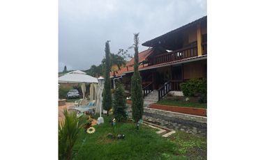 Finca de 3.000m2 con piscina en venta La Buitrera Palmira Valle