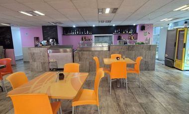 Local Comercial en Bosques en Renta con Terraza