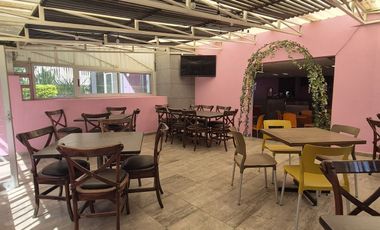 Local Comercial en Bosques en Renta con Terraza