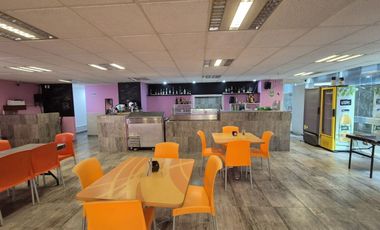 Local Comercial en Bosques en Renta con Terraza
