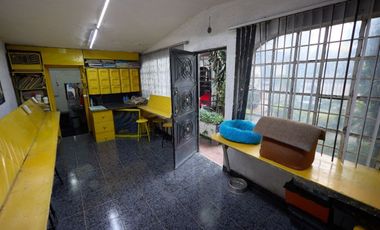 AMPLIACIÓN GRANADA AMPLIA CASA CON INMEJORABLE UBICACION PARA FINES COMERCIALES