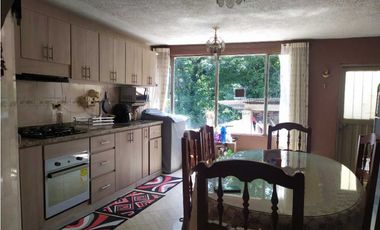 VENDO CASA CON LOTE. REA 672 m2  PACHO CUNDINAMARCA