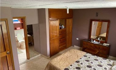 VENDO CASA CON LOTE. REA 672 m2  PACHO CUNDINAMARCA
