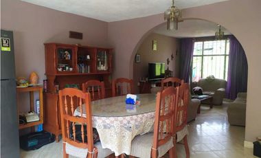 VENDO CASA CON LOTE. REA 672 m2  PACHO CUNDINAMARCA