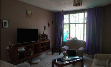 VENDO CASA CON LOTE. REA 672 m2  PACHO CUNDINAMARCA