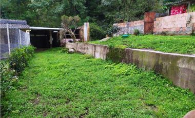 VENDO CASA CON LOTE. REA 672 m2  PACHO CUNDINAMARCA