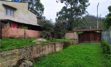 VENDO CASA CON LOTE. REA 672 m2  PACHO CUNDINAMARCA