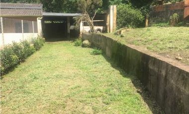 VENDO CASA CON LOTE. REA 672 m2  PACHO CUNDINAMARCA