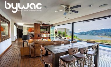 CASA  CON VISTA PANORÁMICA