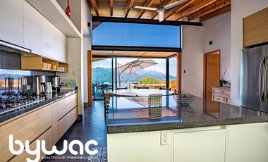 CASA CON   VISTA AL LAGO