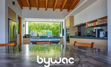CASA CON   VISTA AL LAGO
