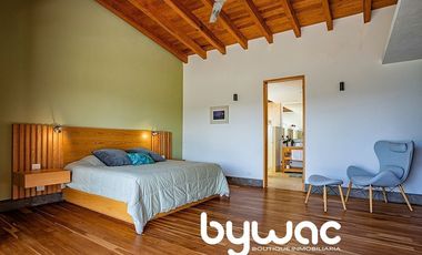 CASA CON   VISTA AL LAGO