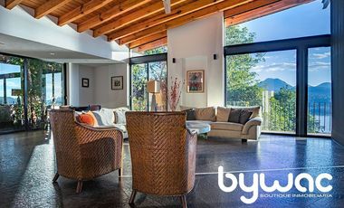 CASA CON   VISTA AL LAGO