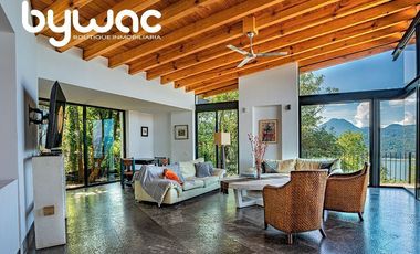 CASA CON   VISTA AL LAGO