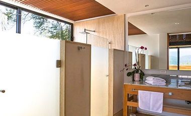 CASA CON   VISTA AL LAGO