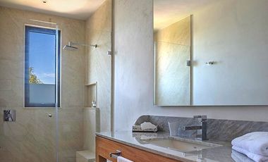 CASA CON   VISTA AL LAGO