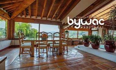 CASA CON VISTA AL LAGO
