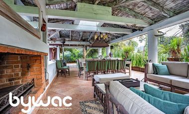 CASA EN AVÁNDARO CON GRAN JARDÍN