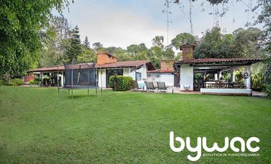 CASA EN AVÁNDARO CON GRAN JARDÍN