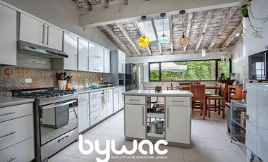 CASA EN AVÁNDARO CON GRAN JARDÍN