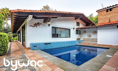 CASA EN AVÁNDARO CON GRAN JARDÍN