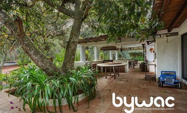 CASA EN AVÁNDARO CON GRAN JARDÍN