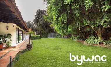CASA EN AVÁNDARO CON GRAN JARDÍN