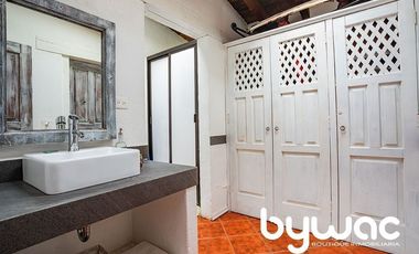 CASA EN AVÁNDARO CON GRAN JARDÍN