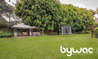 CASA EN AVÁNDARO CON GRAN JARDÍN