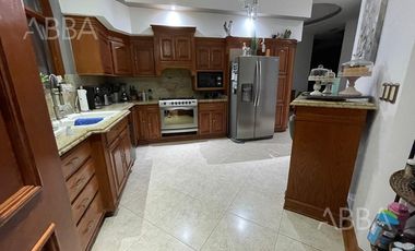 CASA EN VENTA EN LOMAS DEL VALLE CON VISTA