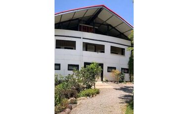 VENDO CASA A 1000M.S.N.M. Y 4000MTS BOQUETE